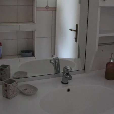 Casa vacanze Nadalina - Five Bedrrom With Pool Pirovac