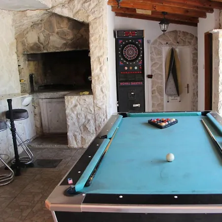 Nadalina - Five Bedrrom With Pool Casa vacanze Pirovac