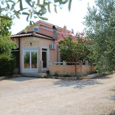 Nadalina - Five Bedrrom With Pool Casa vacanze Pirovac